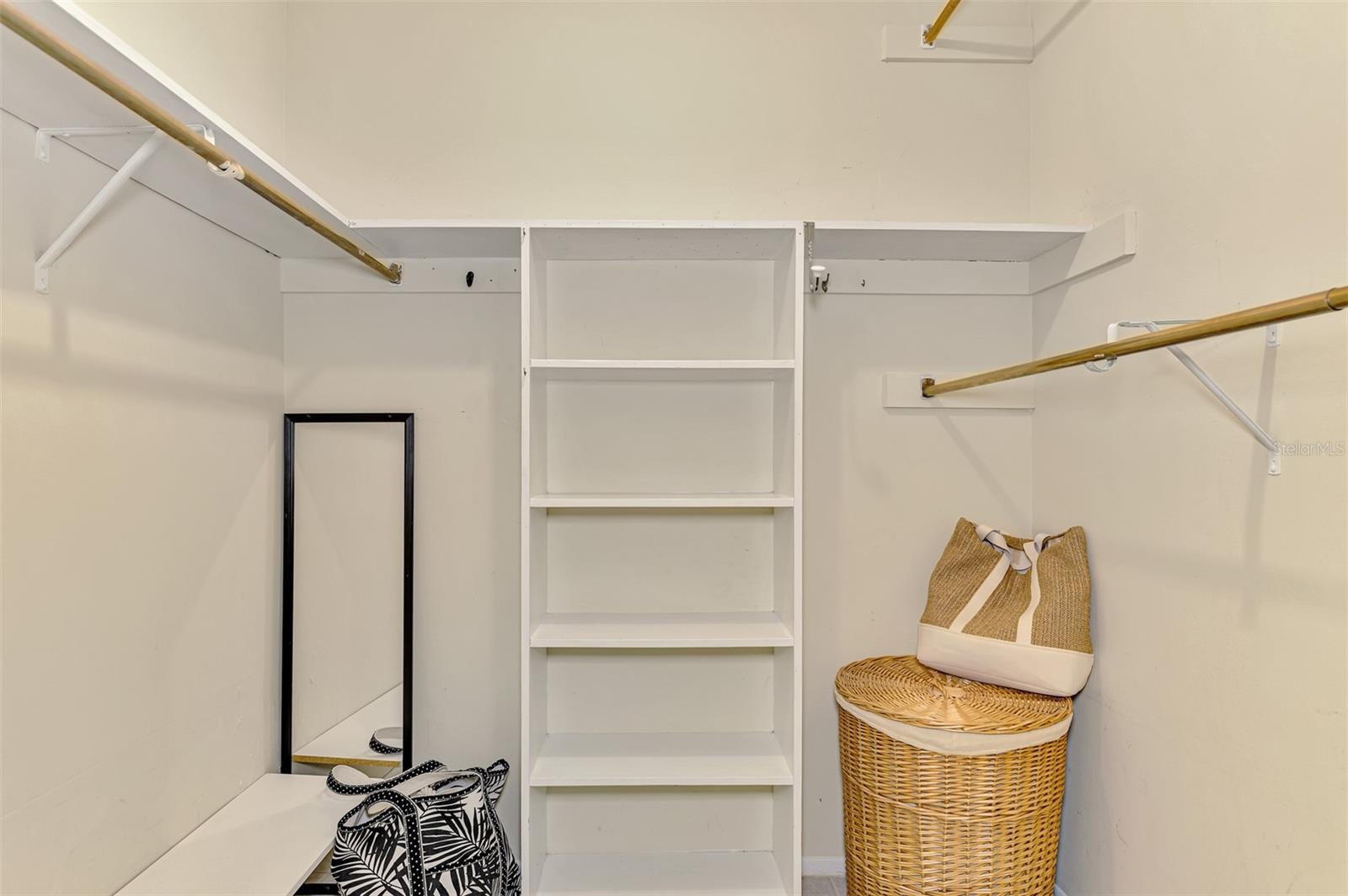 Listing photo id 56 for 1290 Lakeside Drive