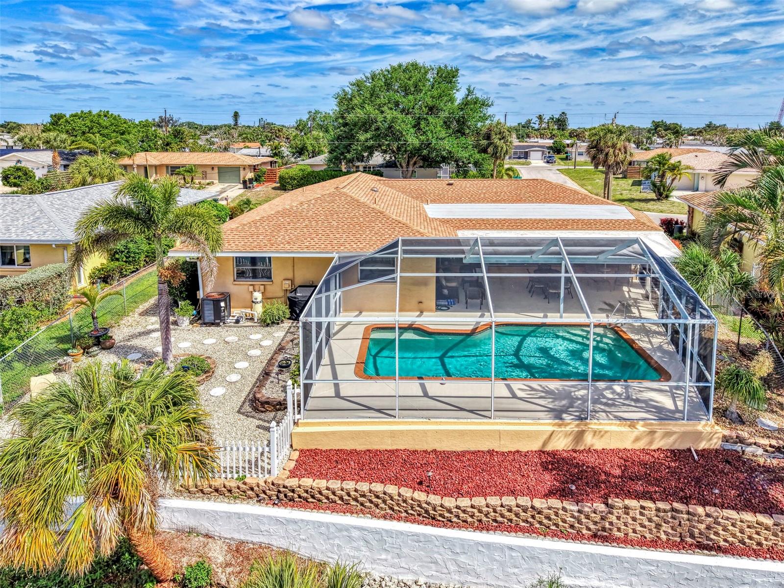 Listing photo id 4 for 1290 Lakeside Drive