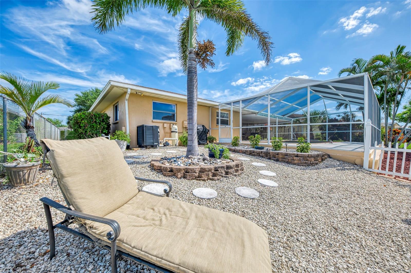 Listing photo id 64 for 1290 Lakeside Drive