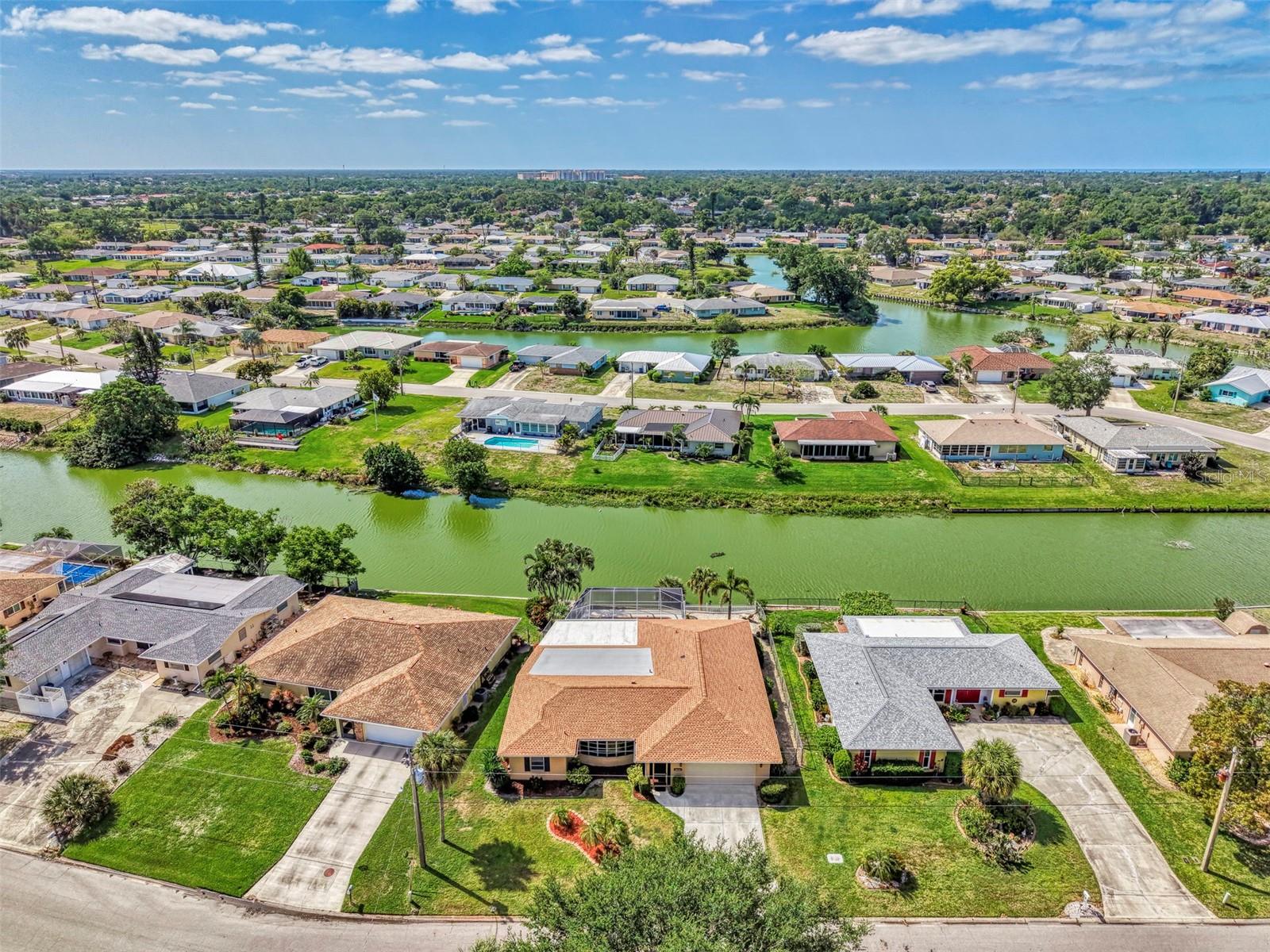 Listing photo id 72 for 1290 Lakeside Drive