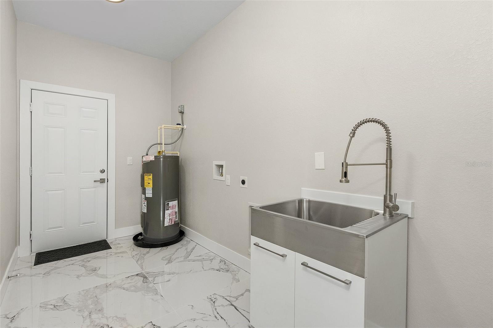 Image 18 of 25 For 19053 Wilton Avenue