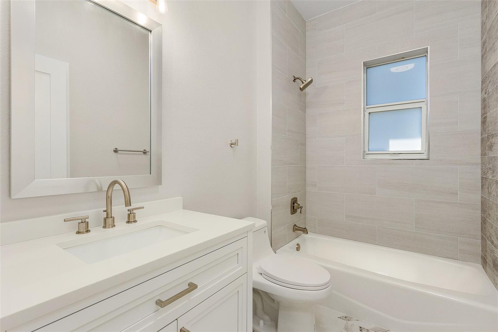 Image 19 of 25 For 19053 Wilton Avenue