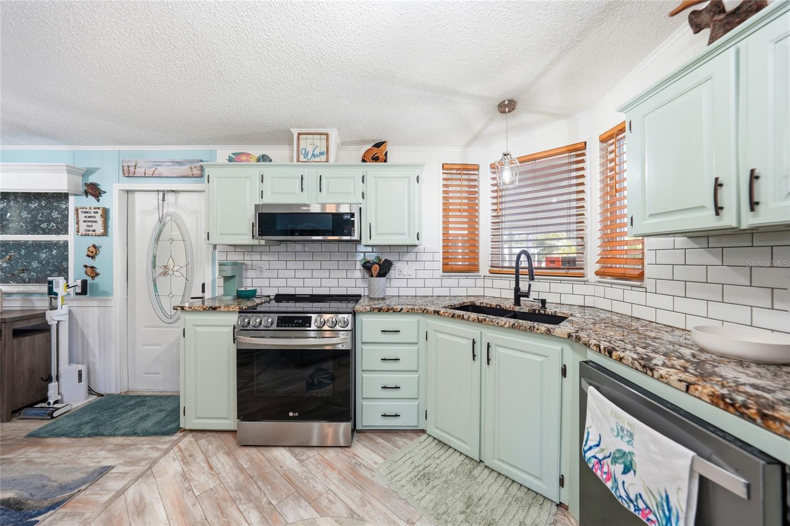 Image 11 of 60 For 701 Aqui Esta Drive 230