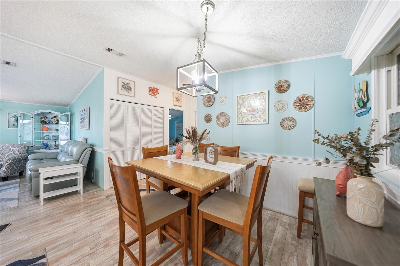 Image 7 of 60 For 701 Aqui Esta Drive 230