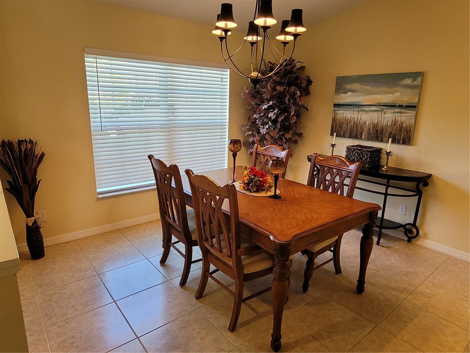 Image 14 of 39 For 9458 Modesto Circle