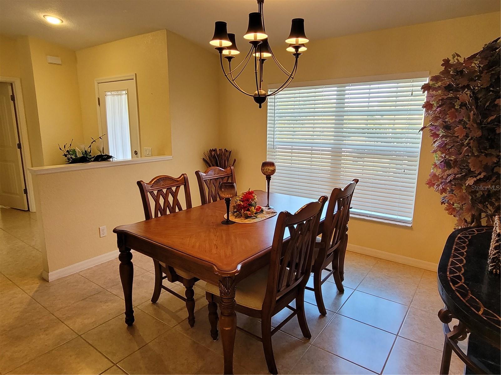 Image 15 of 39 For 9458 Modesto Circle