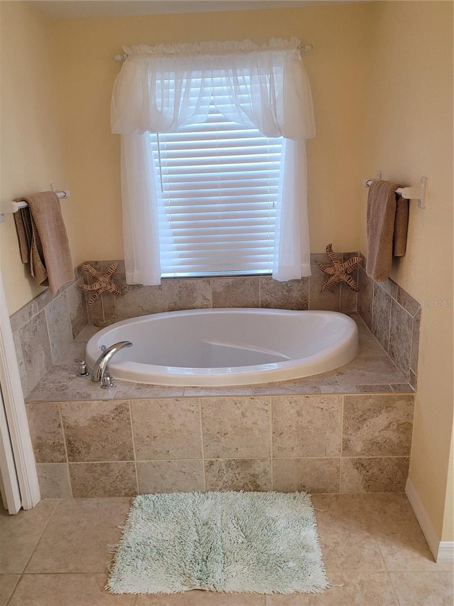 Image 20 of 39 For 9458 Modesto Circle