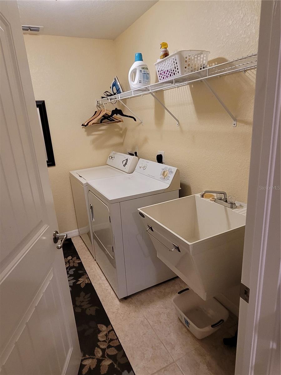 Image 32 of 39 For 9458 Modesto Circle