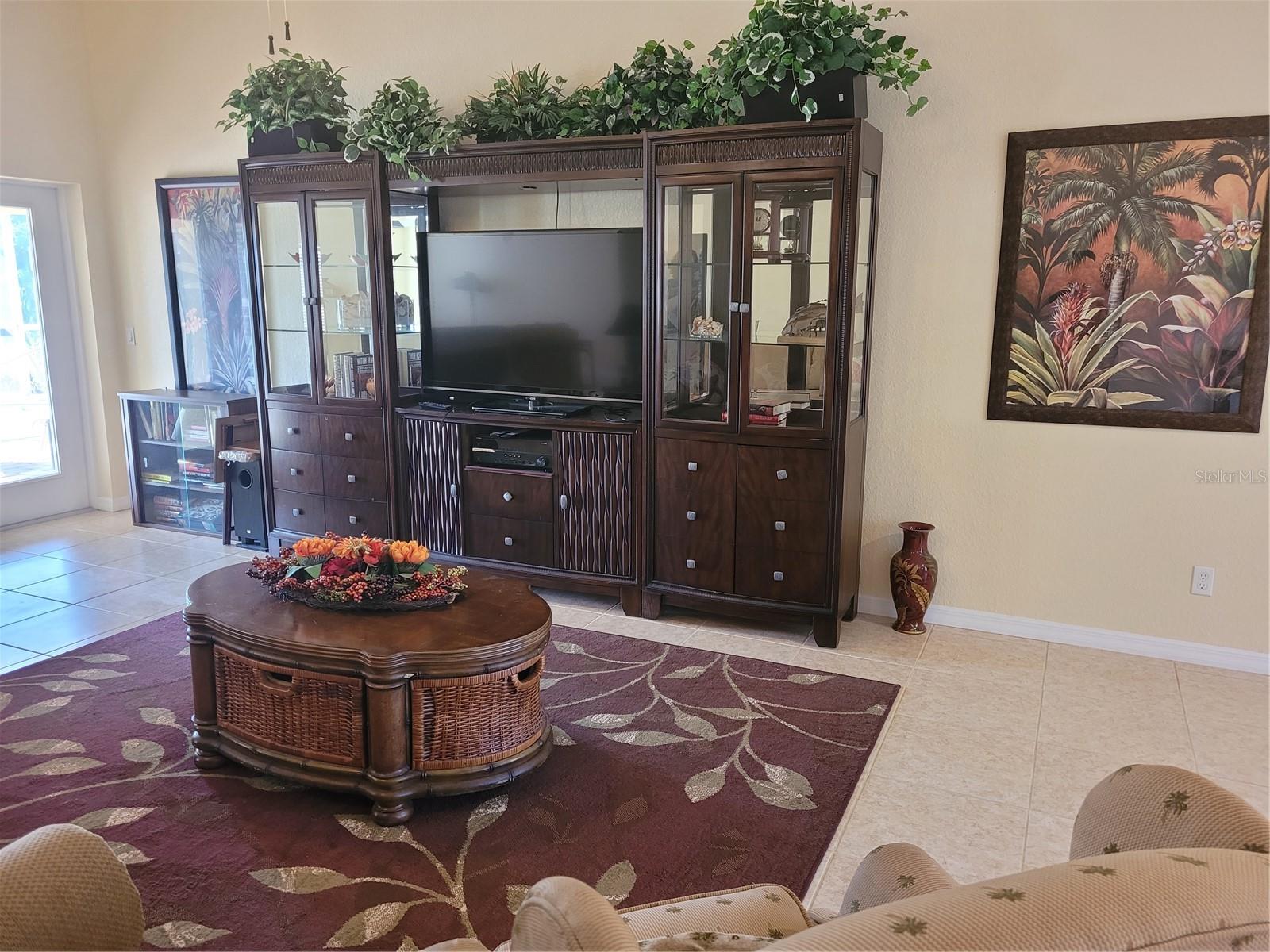 Image 5 of 39 For 9458 Modesto Circle