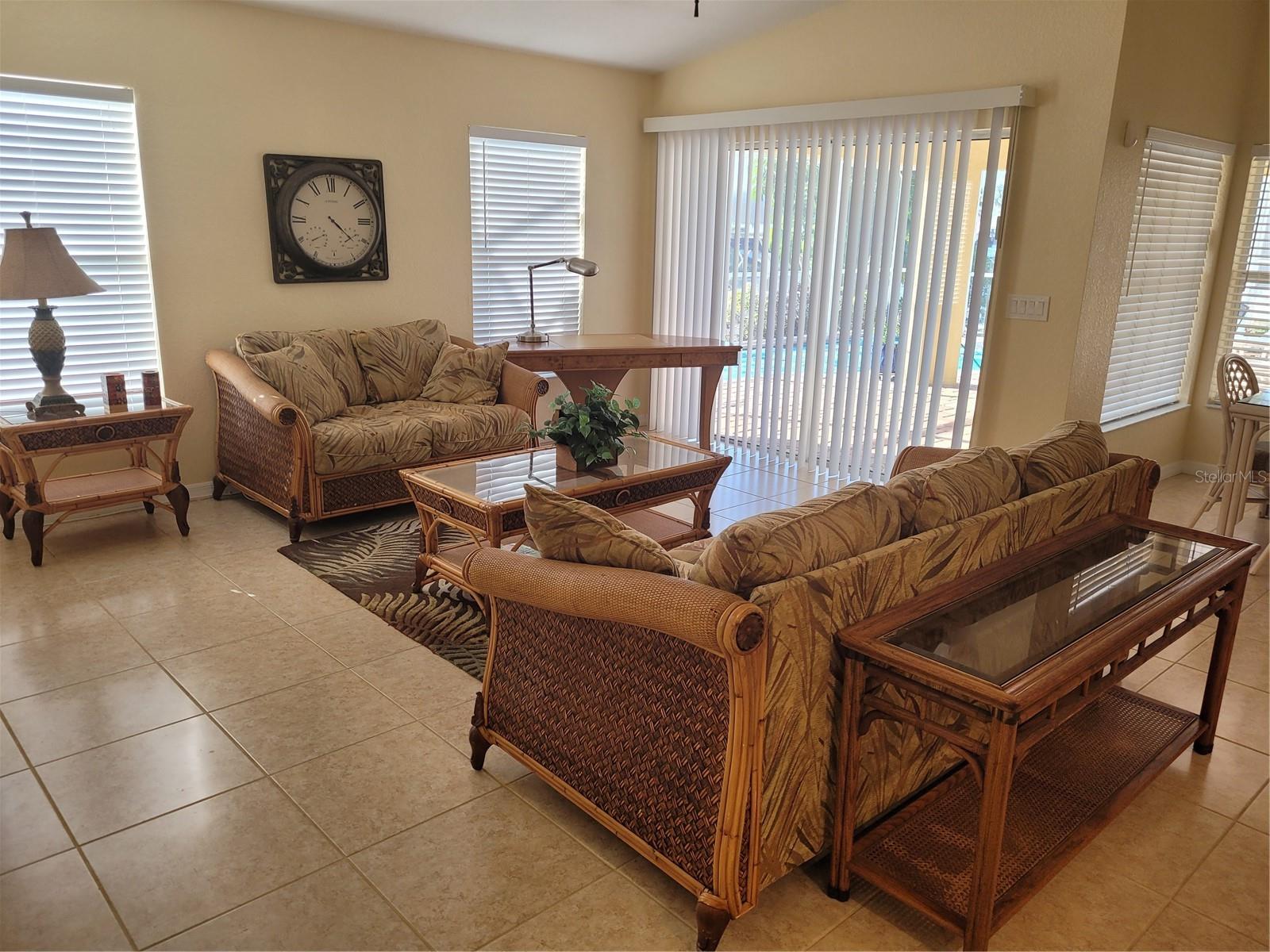 Image 8 of 39 For 9458 Modesto Circle