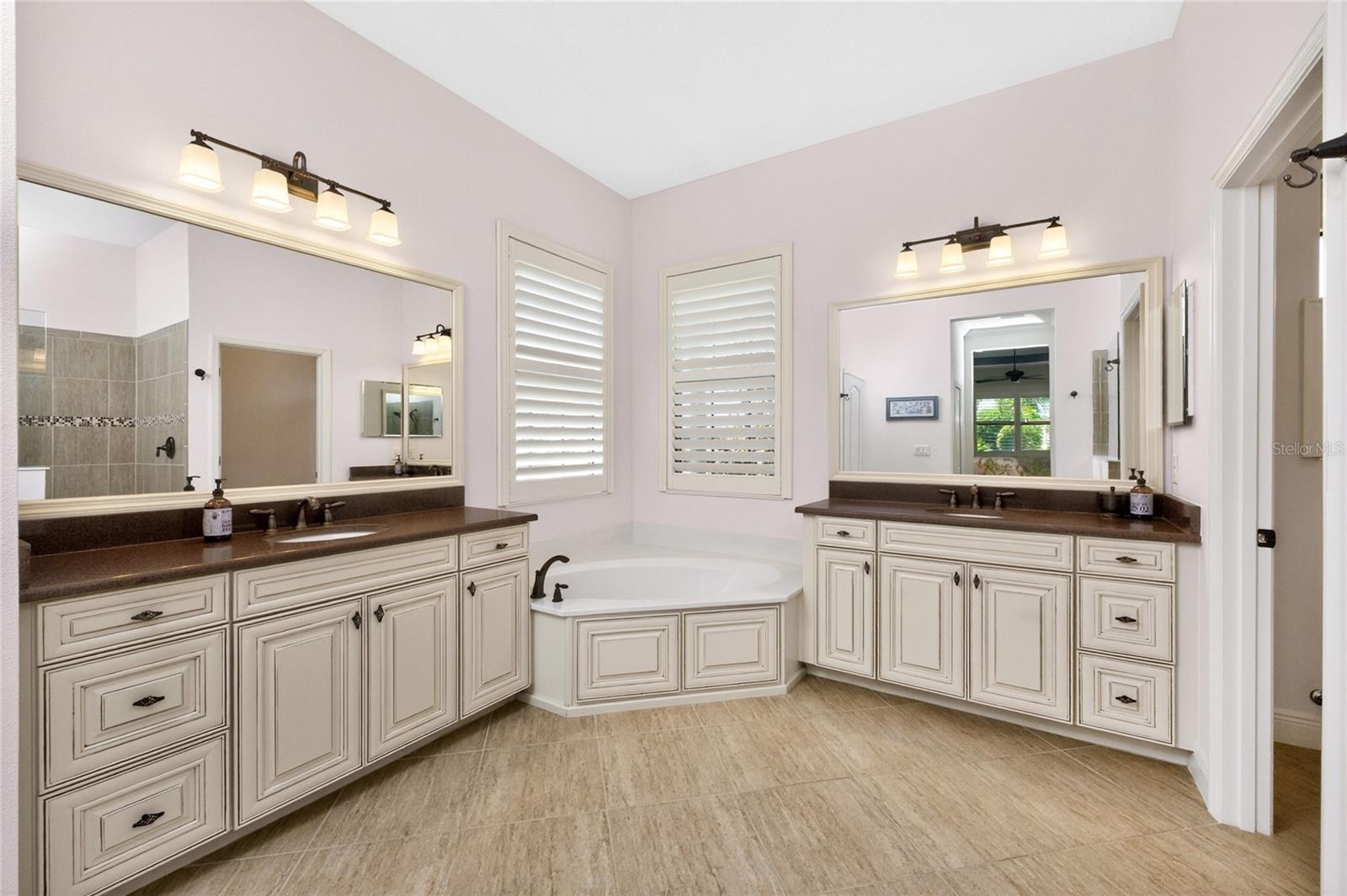 Image 28 of 98 For 27400 Hole In One Place