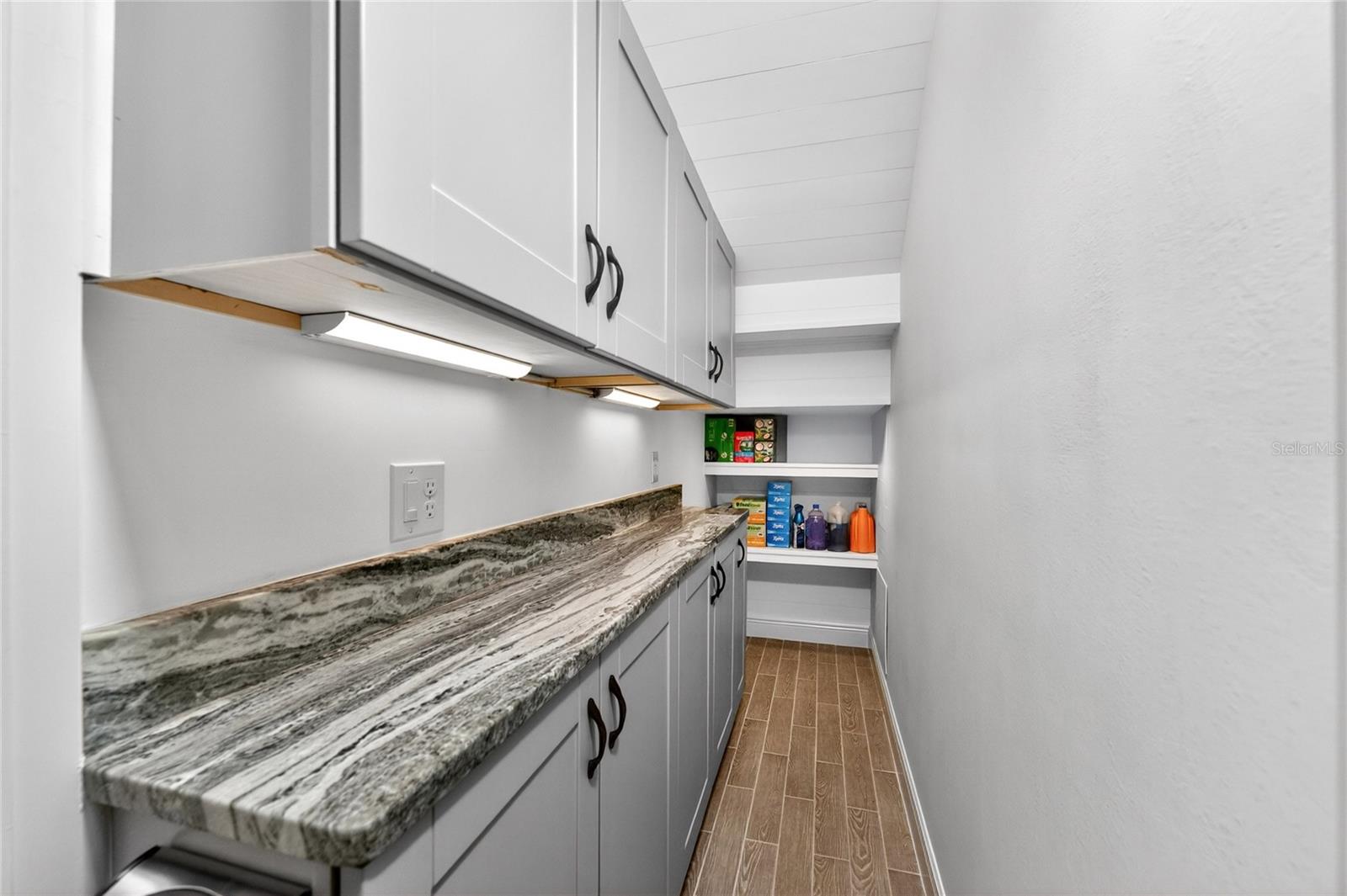 Image 31 of 98 For 27400 Hole In One Place