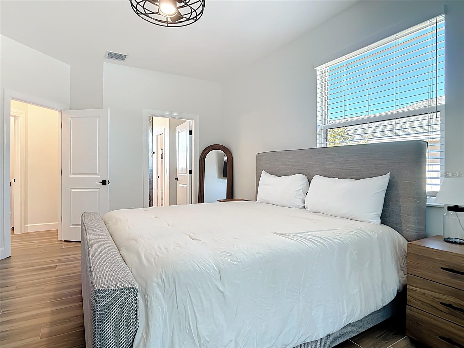 Image 5 of 63 For 26 Medalist Way