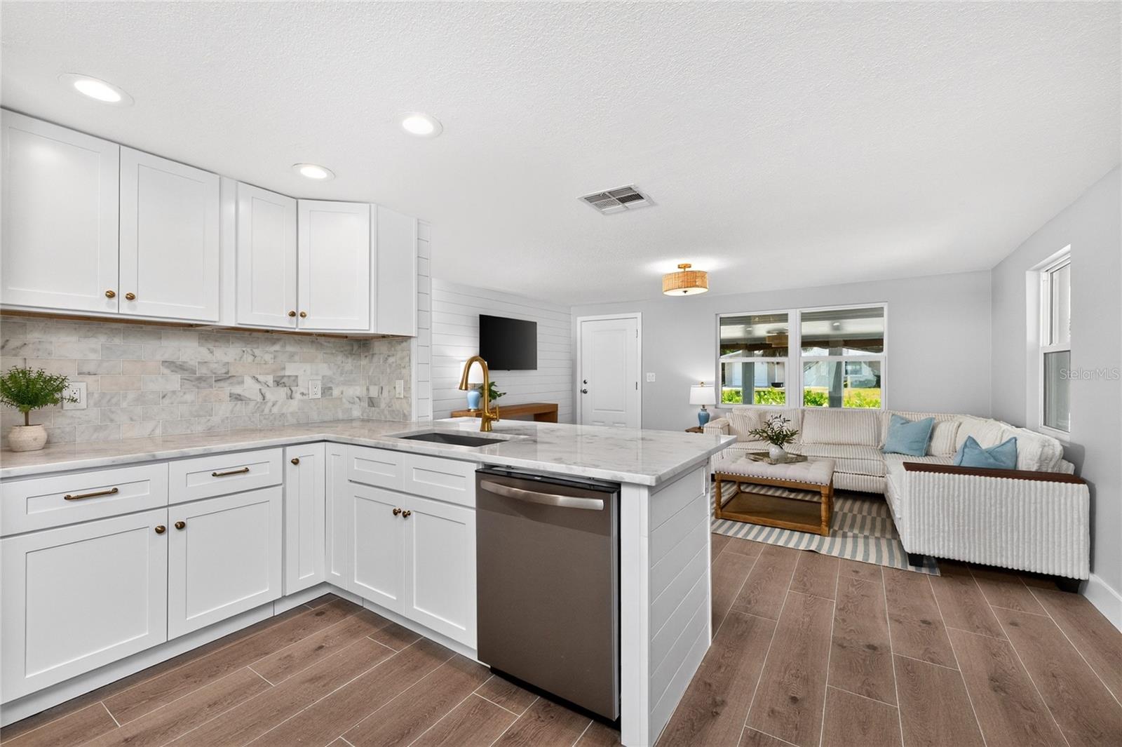 Image 12 of 42 For 1175 Little Court