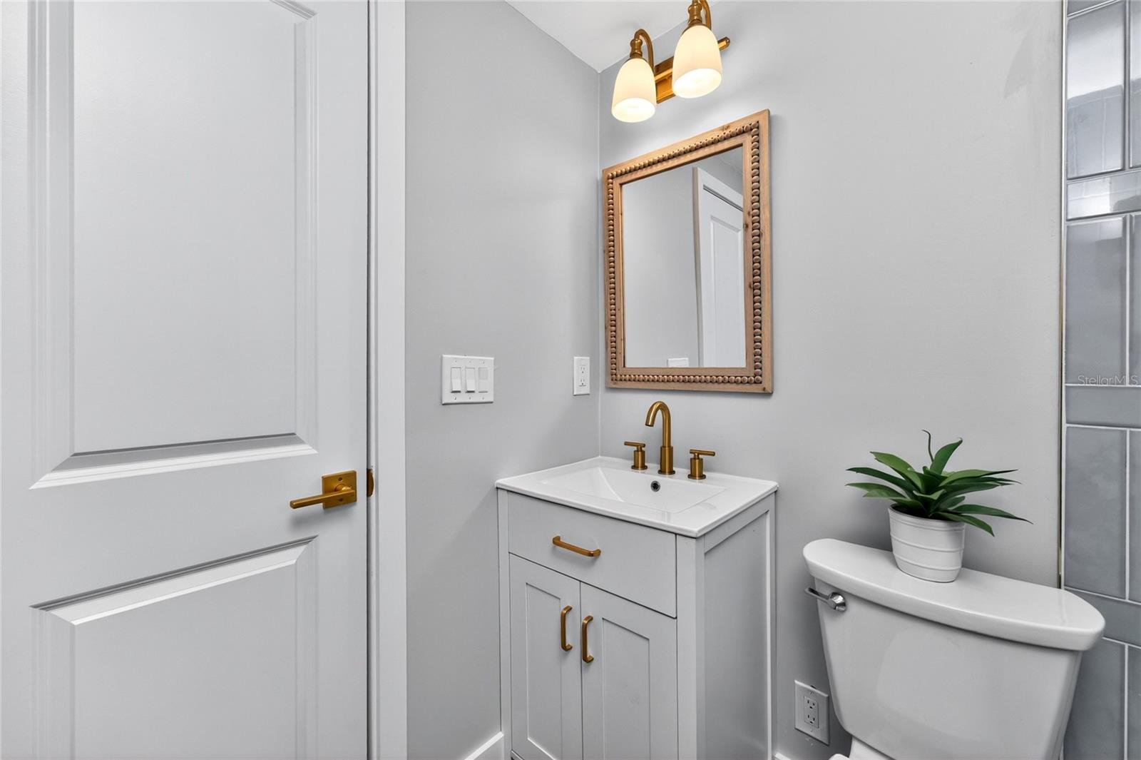 Image 17 of 42 For 1175 Little Court