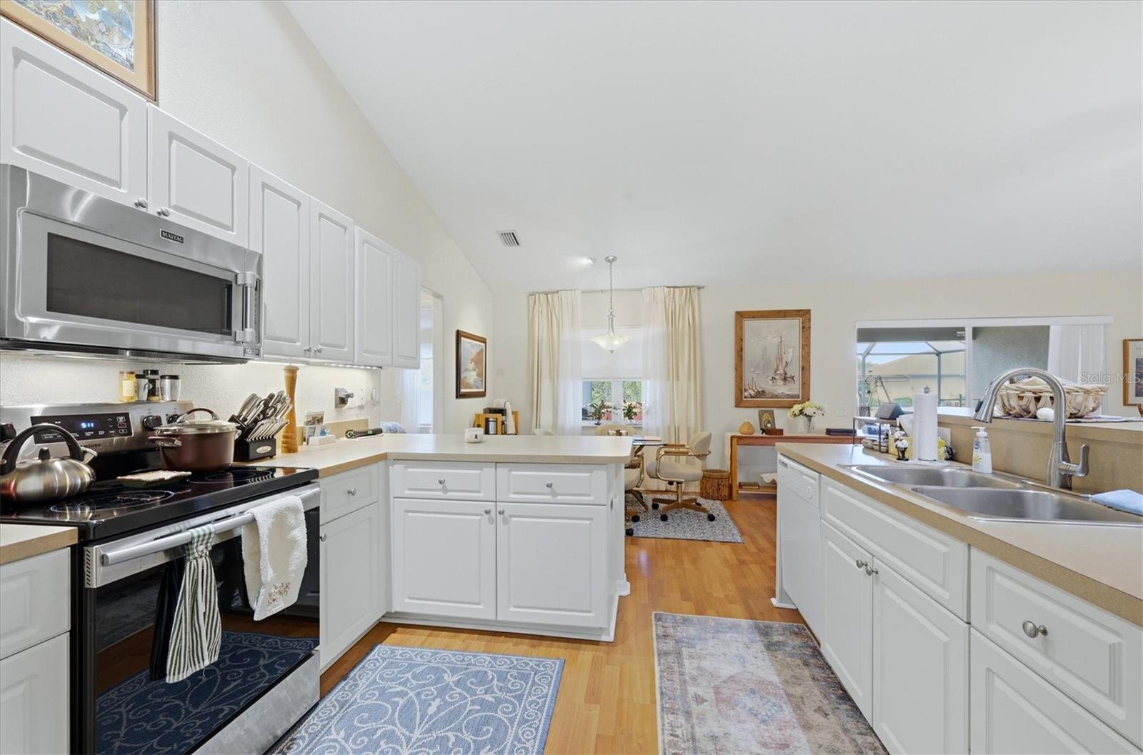 Image 18 of 42 For 11200 Carnegie Avenue