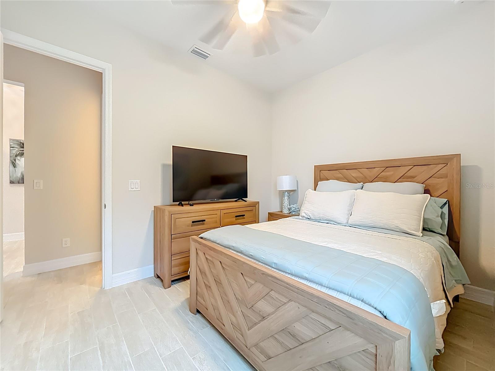 Image 6 of 25 For 107 Swan Drive