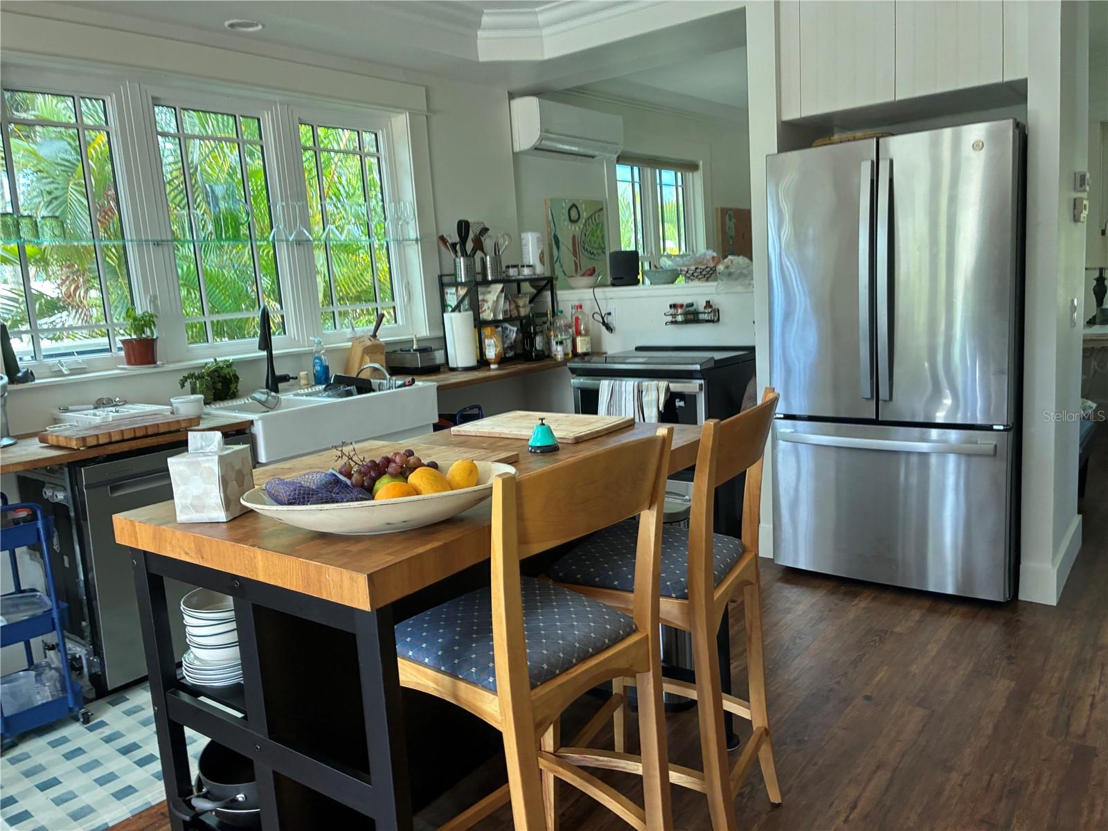 Image 4 of 18 For 385 Cowles Street