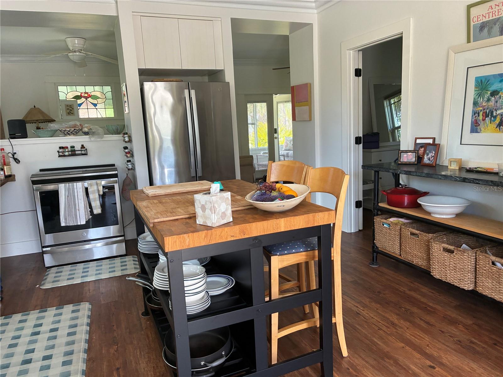 Image 9 of 18 For 385 Cowles Street