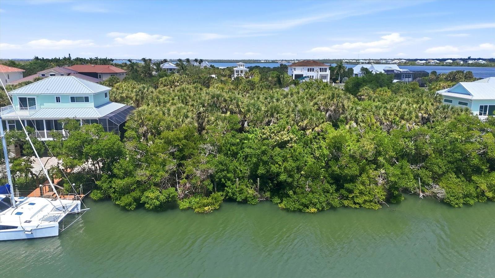 Image 22 of 29 For 70 Palm Drive