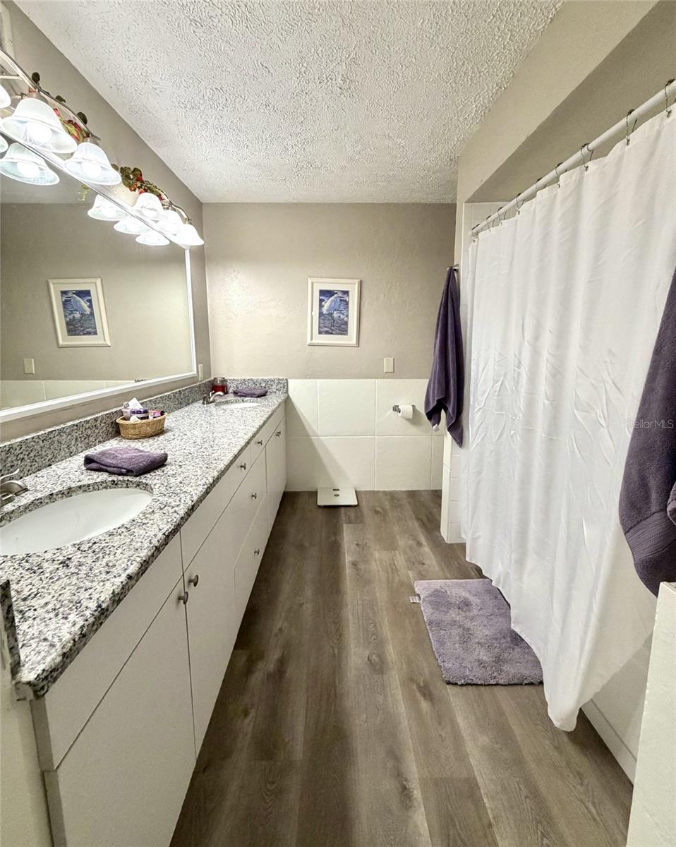 Image 16 of 21 For 240 Dalton Boulevard