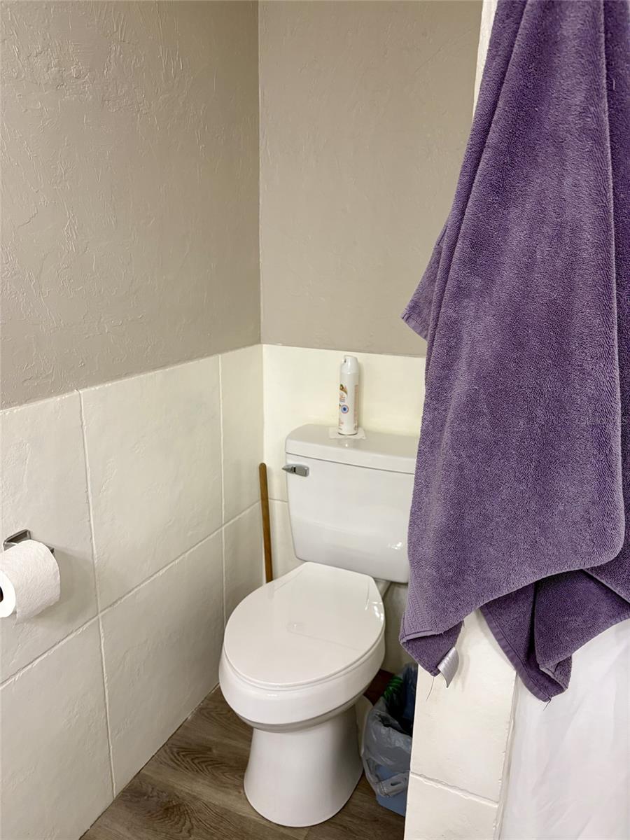 Image 17 of 21 For 240 Dalton Boulevard