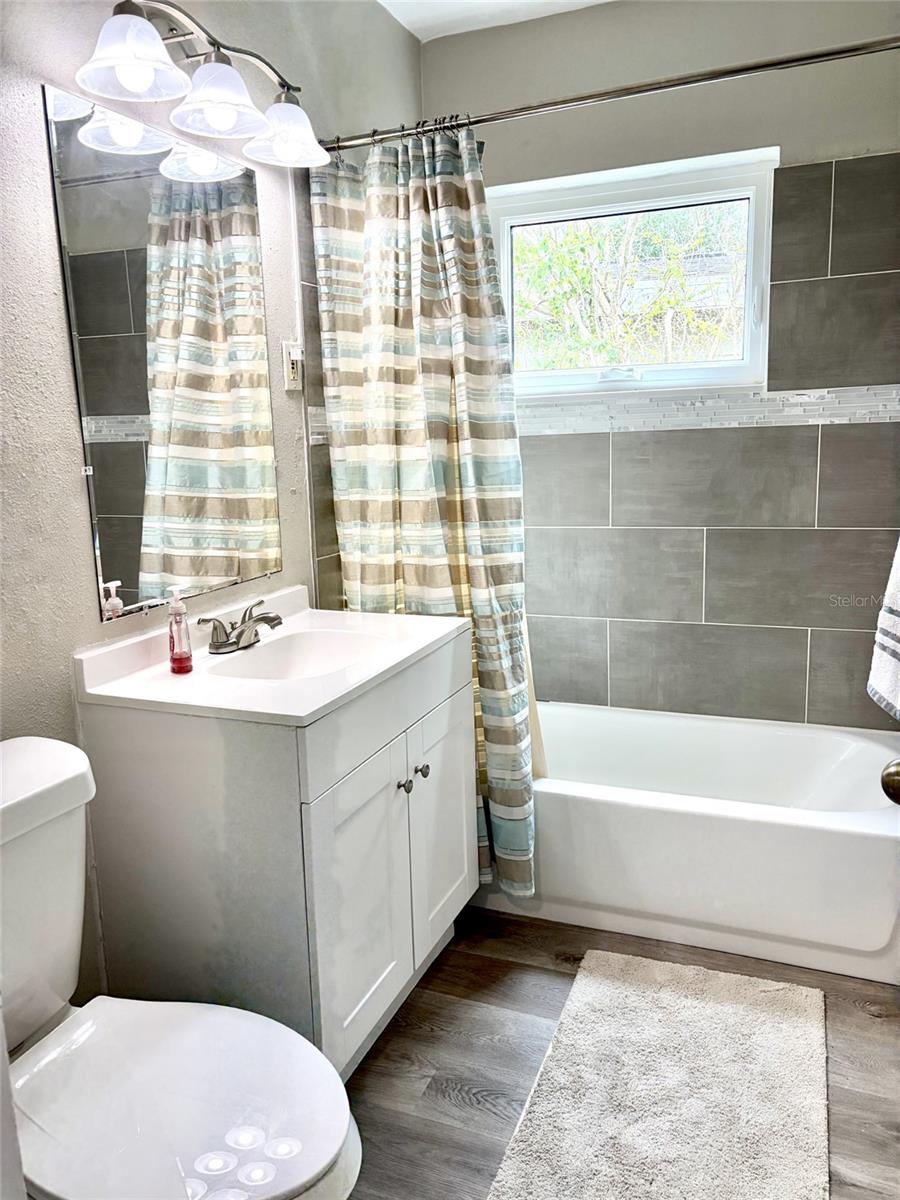 Image 19 of 21 For 240 Dalton Boulevard