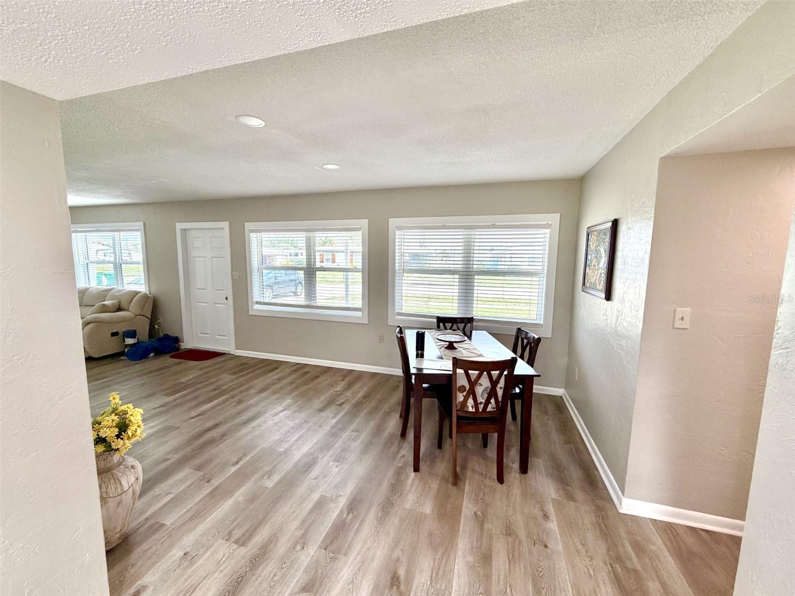 Image 4 of 21 For 240 Dalton Boulevard