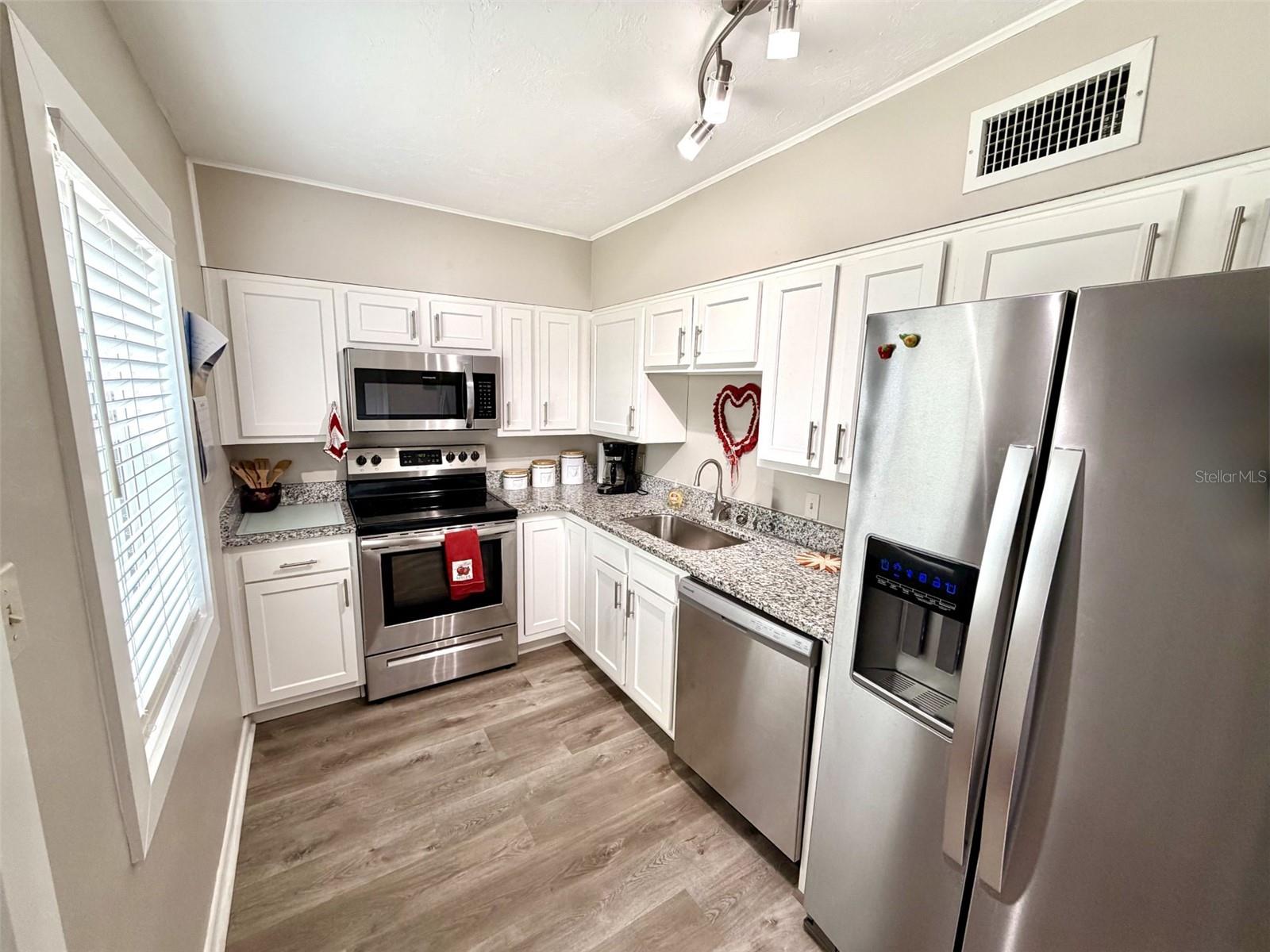 Image 7 of 21 For 240 Dalton Boulevard