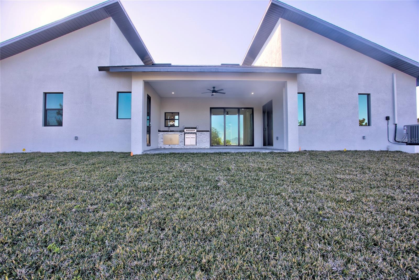 Image 12 of 40 For 9574 Salt Lake Street