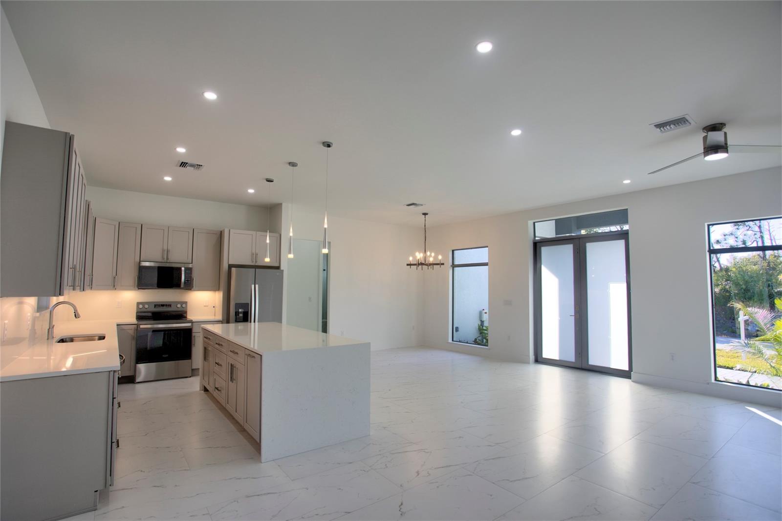 Image 17 of 40 For 9574 Salt Lake Street