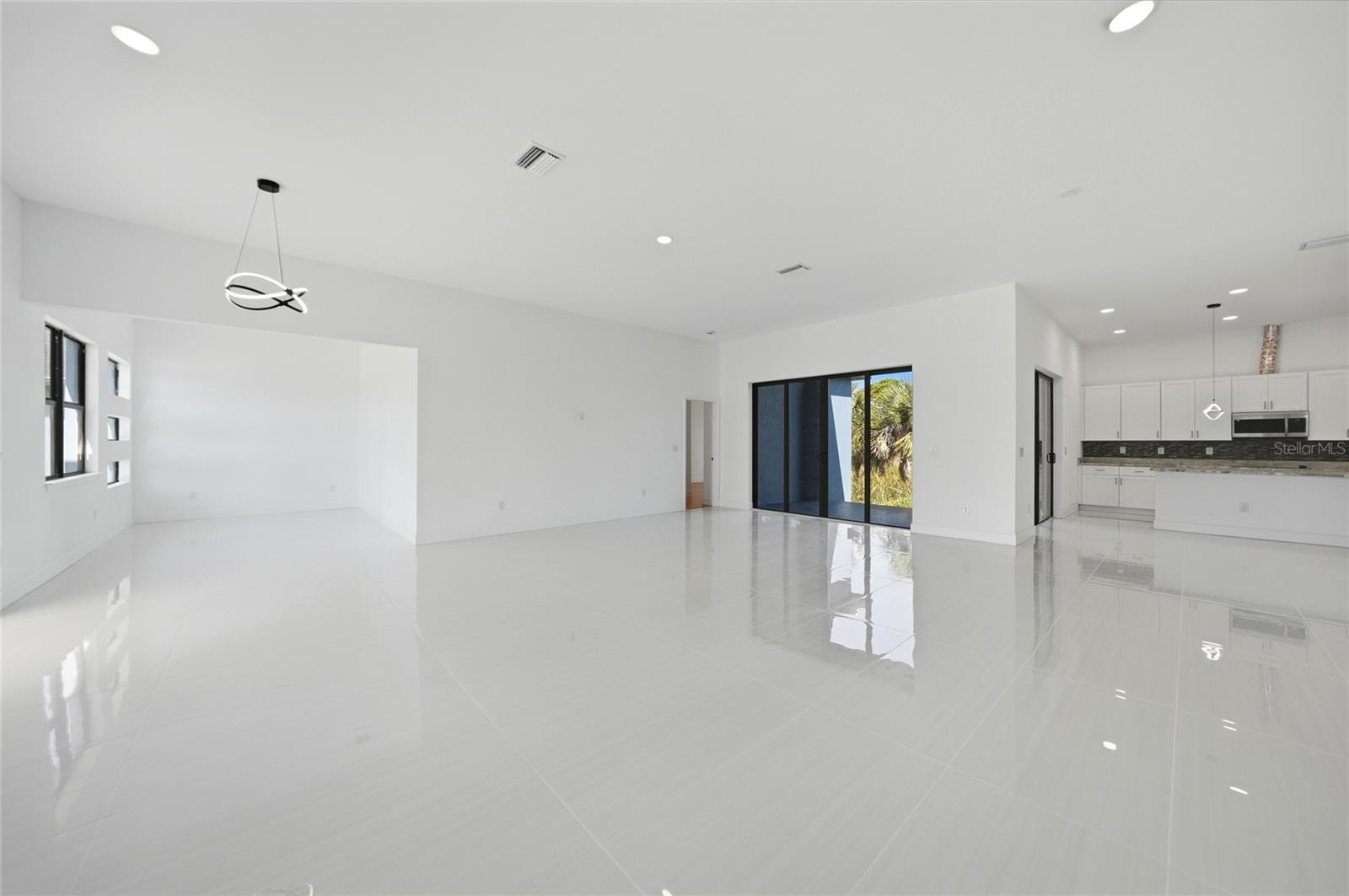 Image 10 of 61 For 15096 Lakeland Circle