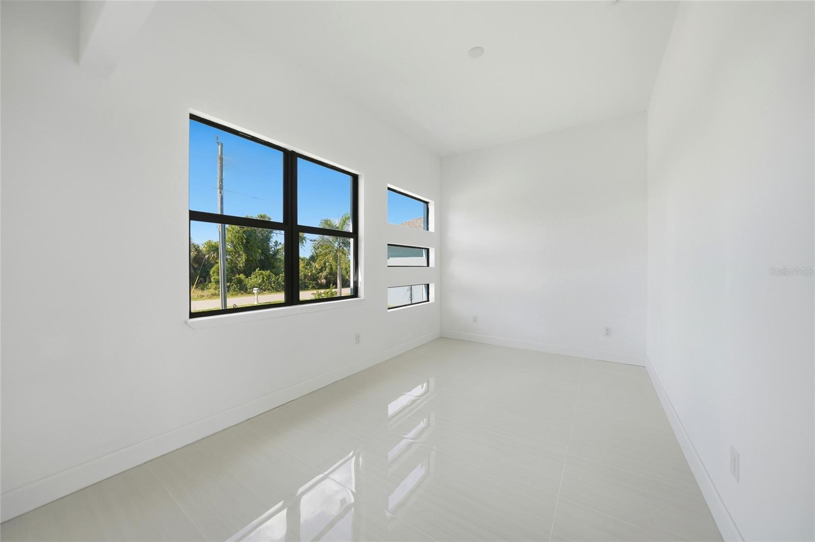 Image 20 of 61 For 15096 Lakeland Circle