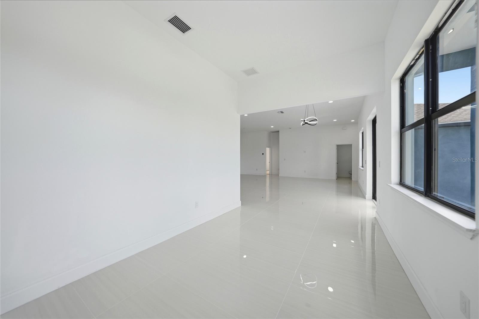Image 21 of 61 For 15096 Lakeland Circle