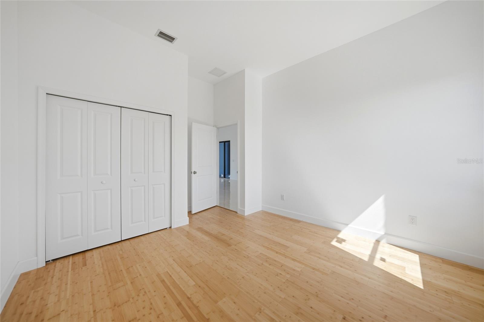 Image 29 of 61 For 15096 Lakeland Circle