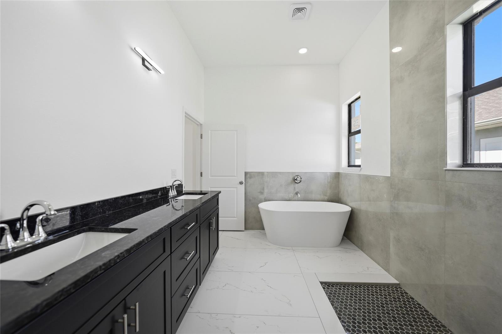 Image 32 of 61 For 15096 Lakeland Circle