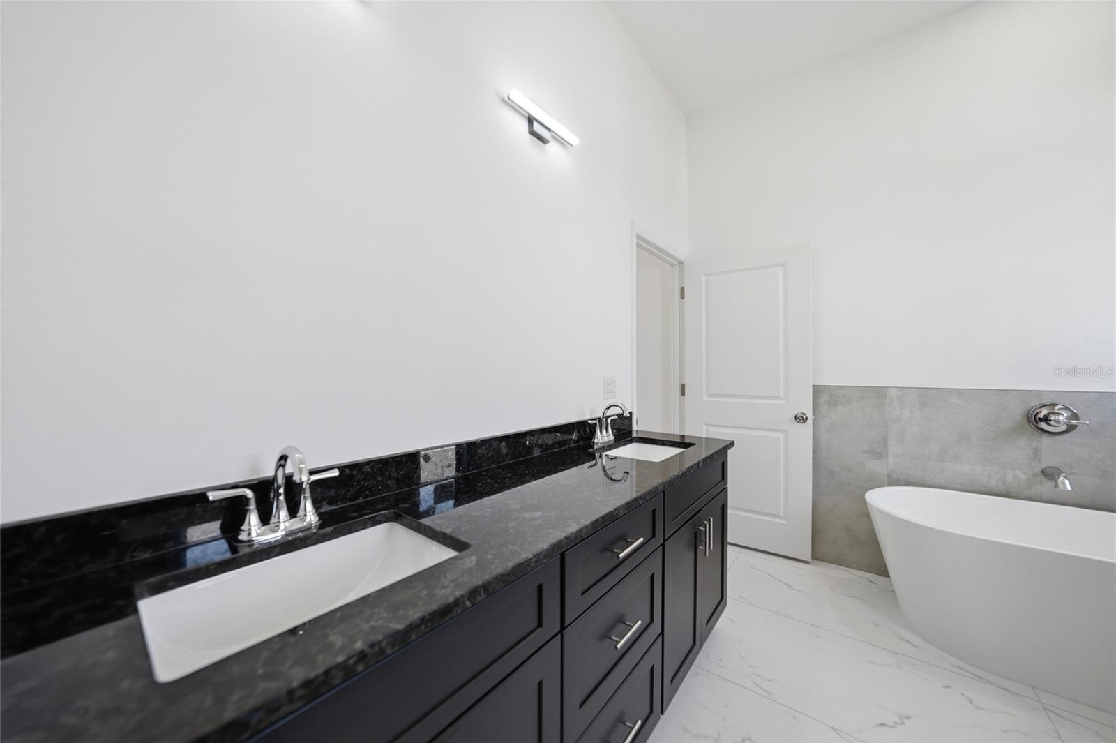 Image 33 of 61 For 15096 Lakeland Circle