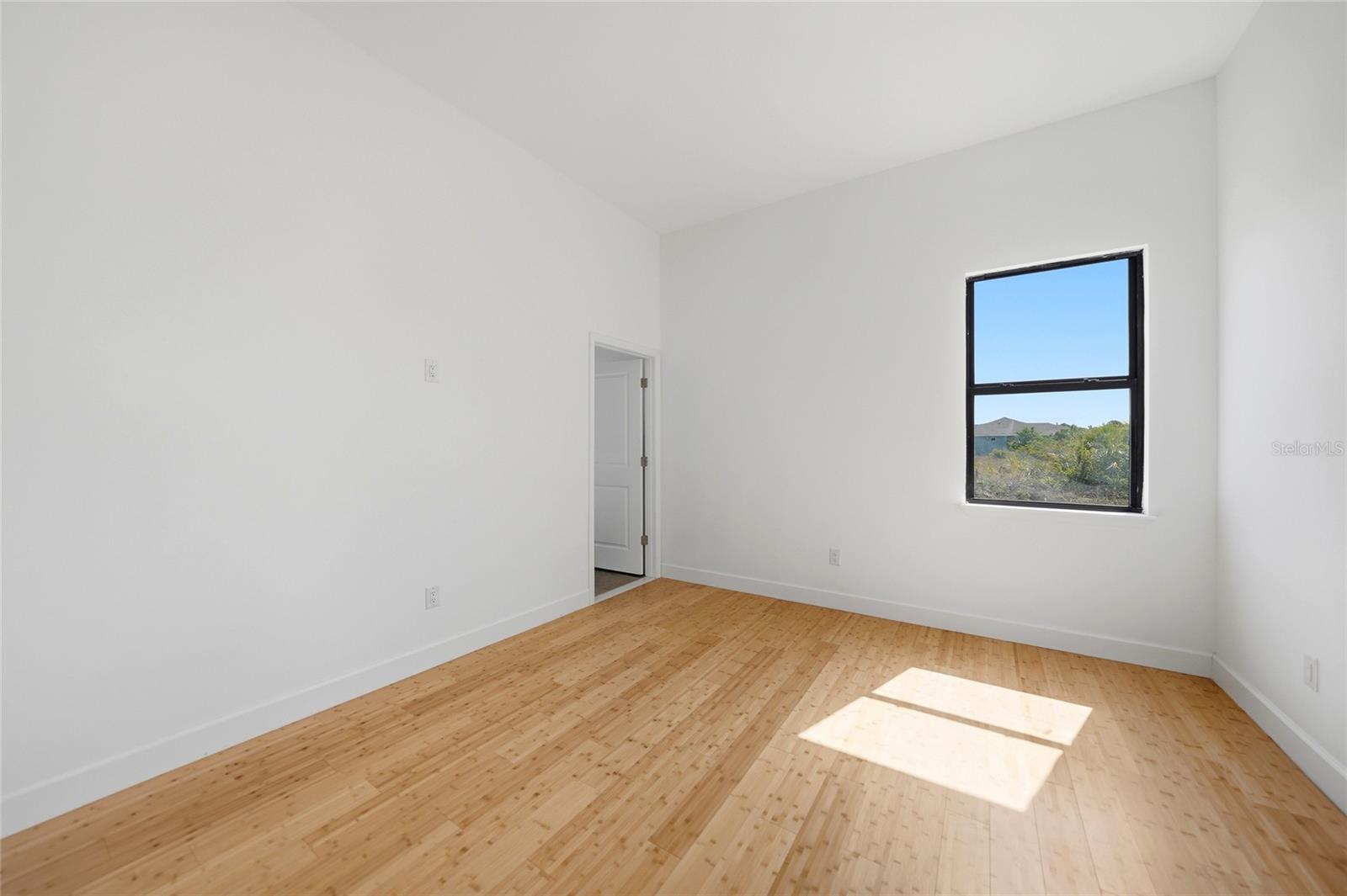 Image 35 of 61 For 15096 Lakeland Circle