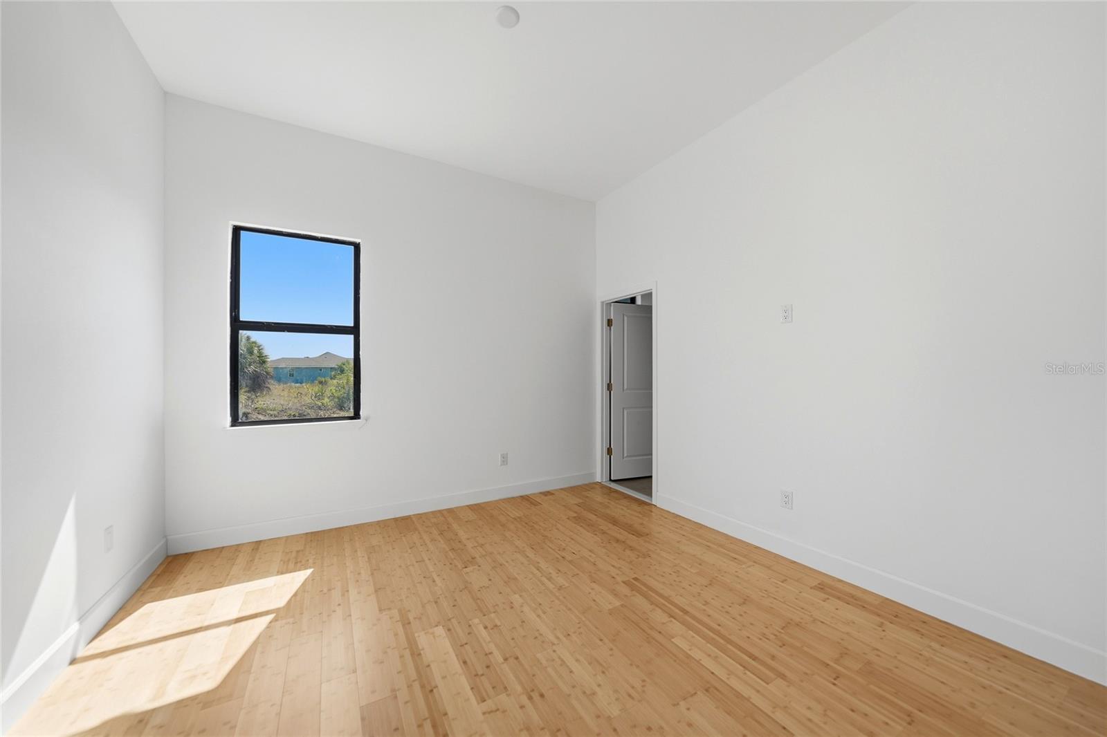 Image 39 of 61 For 15096 Lakeland Circle