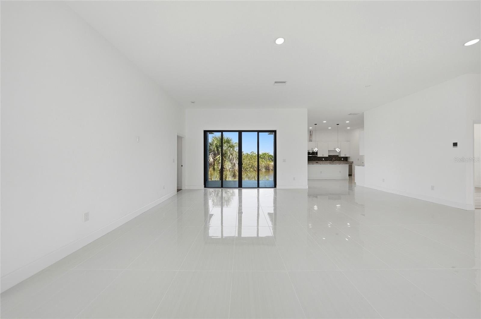 Image 5 of 61 For 15096 Lakeland Circle