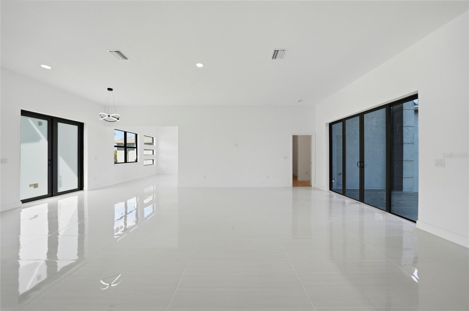 Image 9 of 61 For 15096 Lakeland Circle