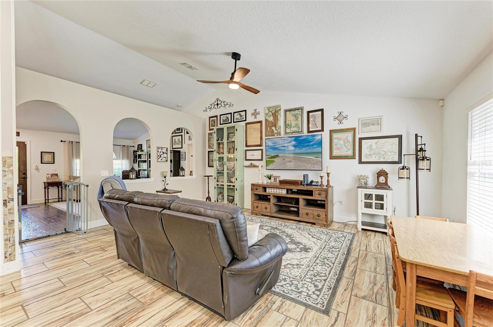 Image 14 of 68 For 4235 Shorewood Street