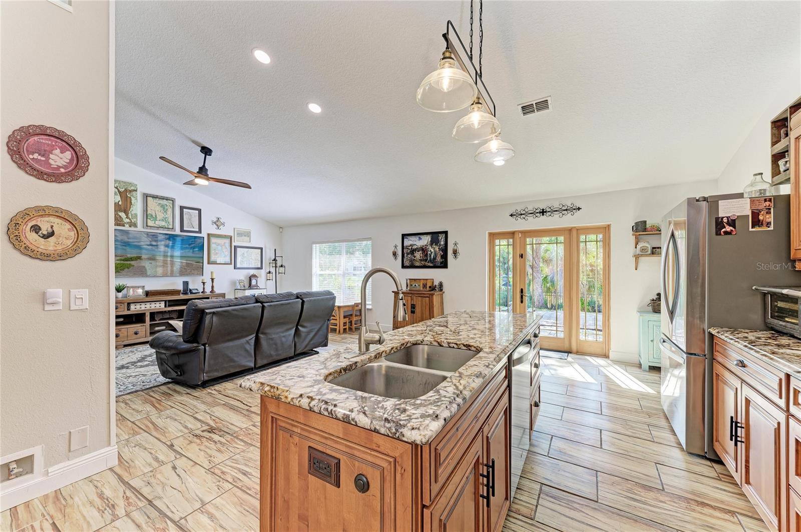 Image 19 of 68 For 4235 Shorewood Street