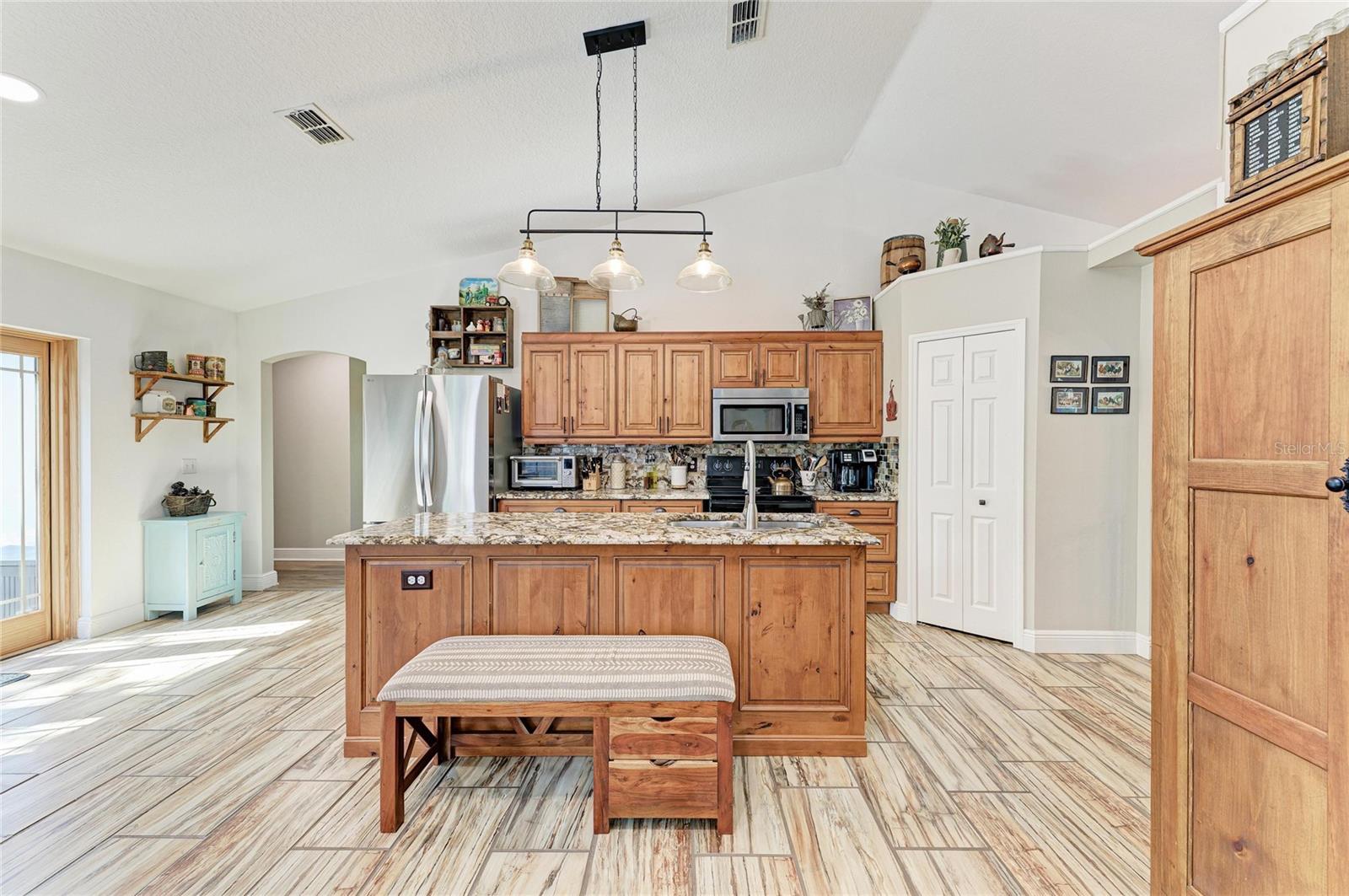 Image 21 of 68 For 4235 Shorewood Street