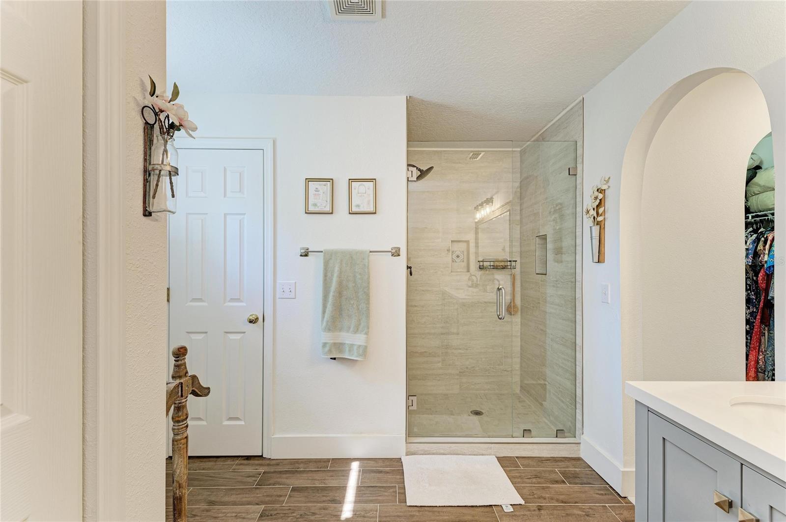 Image 29 of 68 For 4235 Shorewood Street