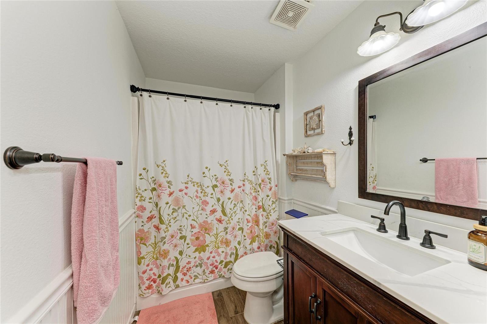 Image 32 of 68 For 4235 Shorewood Street