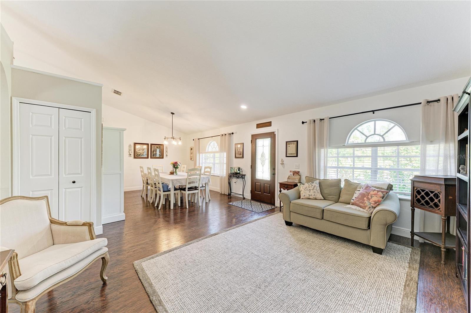 Image 7 of 68 For 4235 Shorewood Street