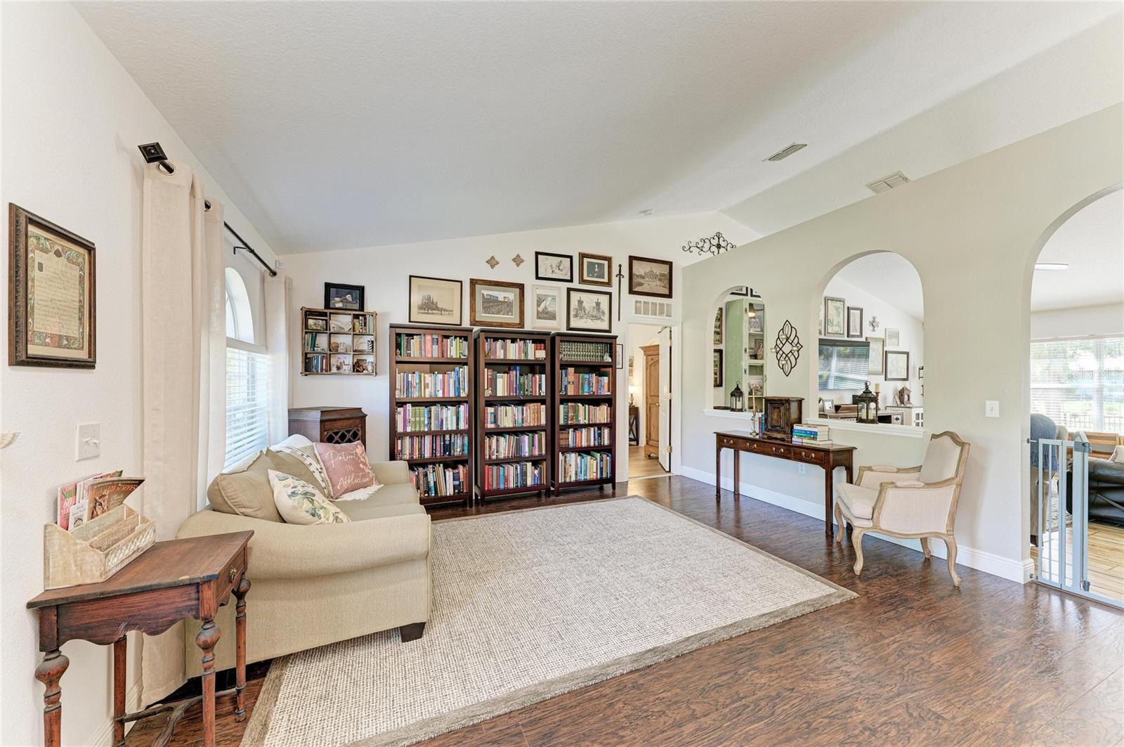 Image 9 of 68 For 4235 Shorewood Street