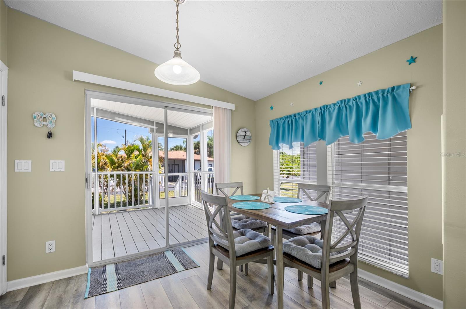 Image 13 of 46 For 9086 Pinehaven Way