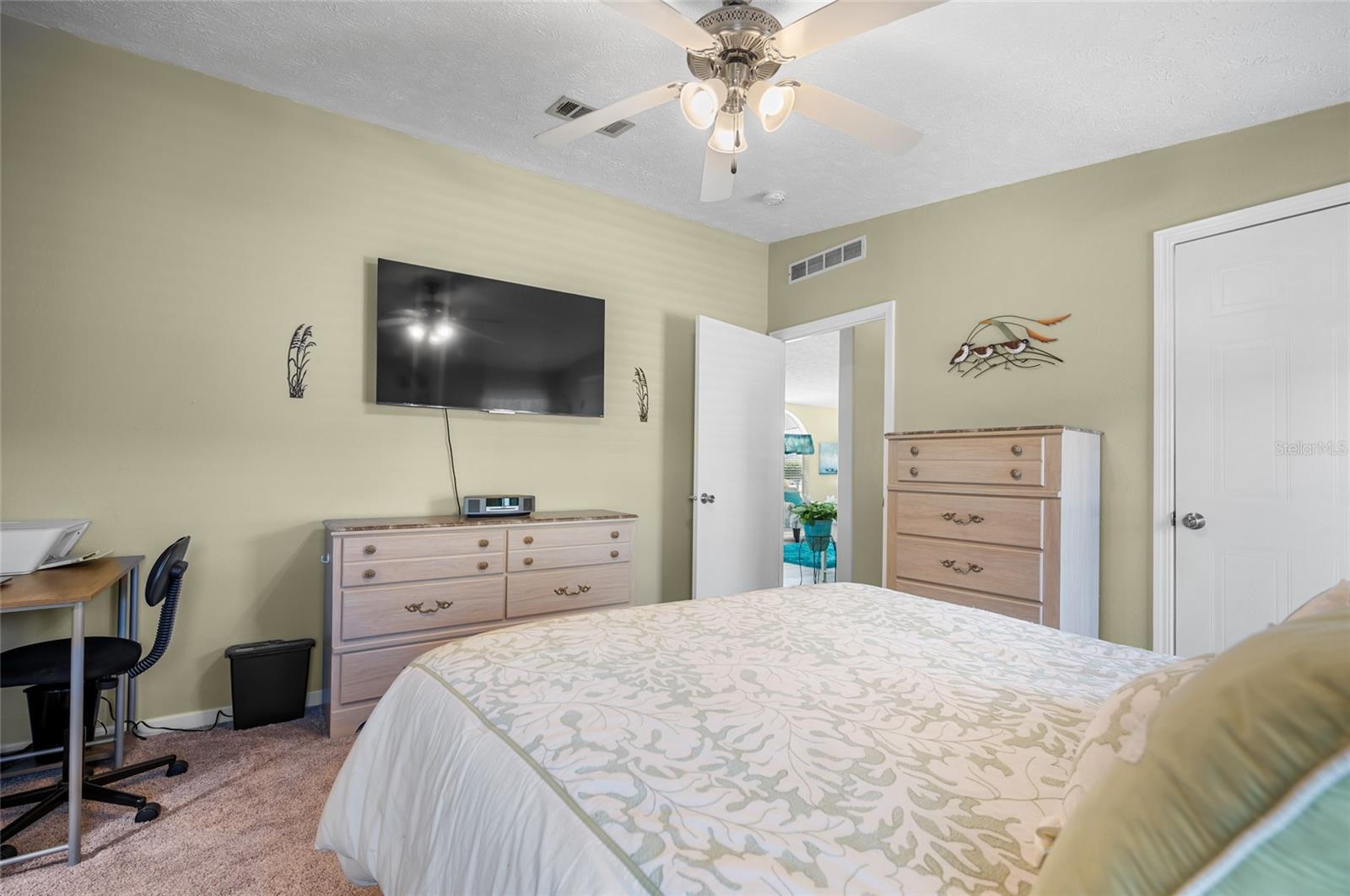 Image 16 of 46 For 9086 Pinehaven Way